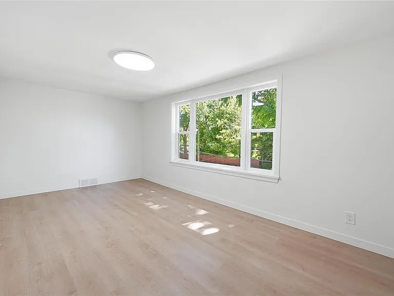 11 Luxton Ave #A — Photo 10