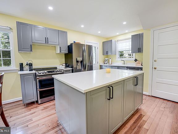 3rd image of 2124 Grayson Pl