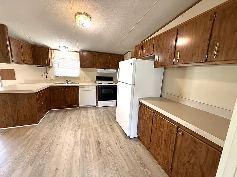 105 Kelsey Pkwy — Photo 3