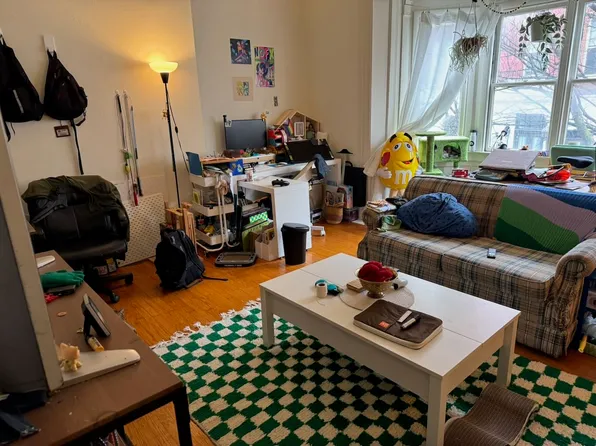 1105 Spruce St APT 2F, Philadelphia, PA 19107