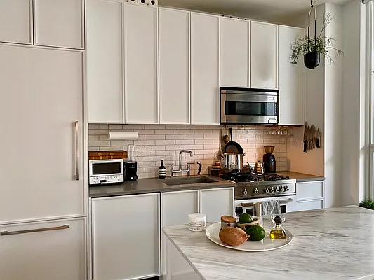 Rented by Compass | media 22