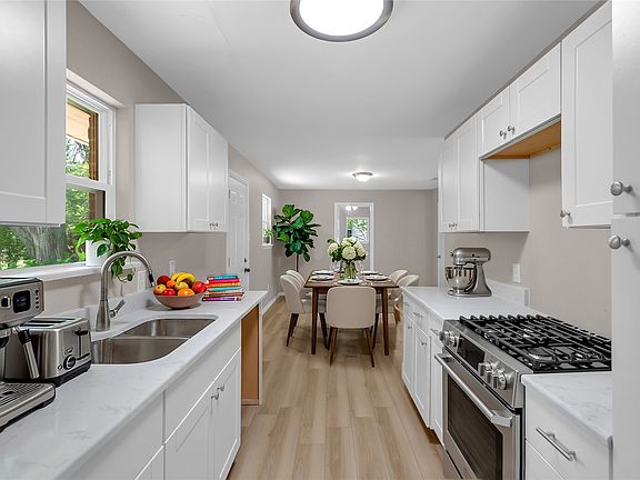 5th image of 3500 Brandon Ln