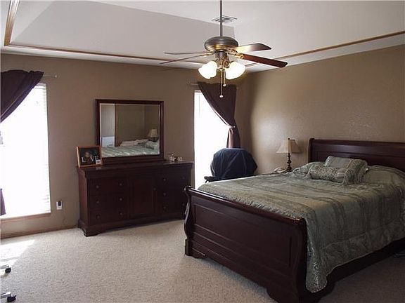 4th image of 2816 SW 109th St