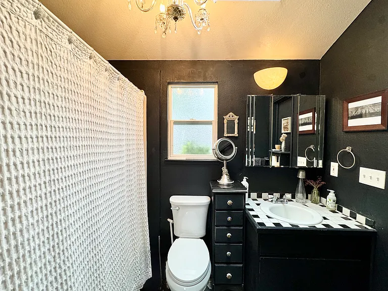 2097 Penny Ln — Photo 10