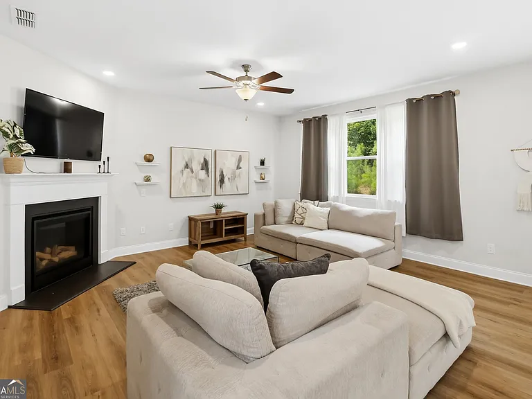3479 Jasmine Way SW — Photo 3