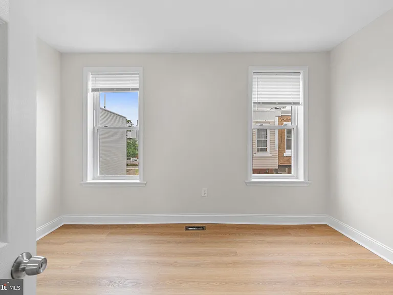 2151 E Stella St — Photo 25