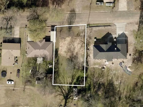 1509 W 10th St, Mount Pleasant, TX 75455