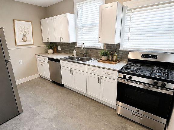 3rd image of 1127-1133 McNeilly Ave #565
