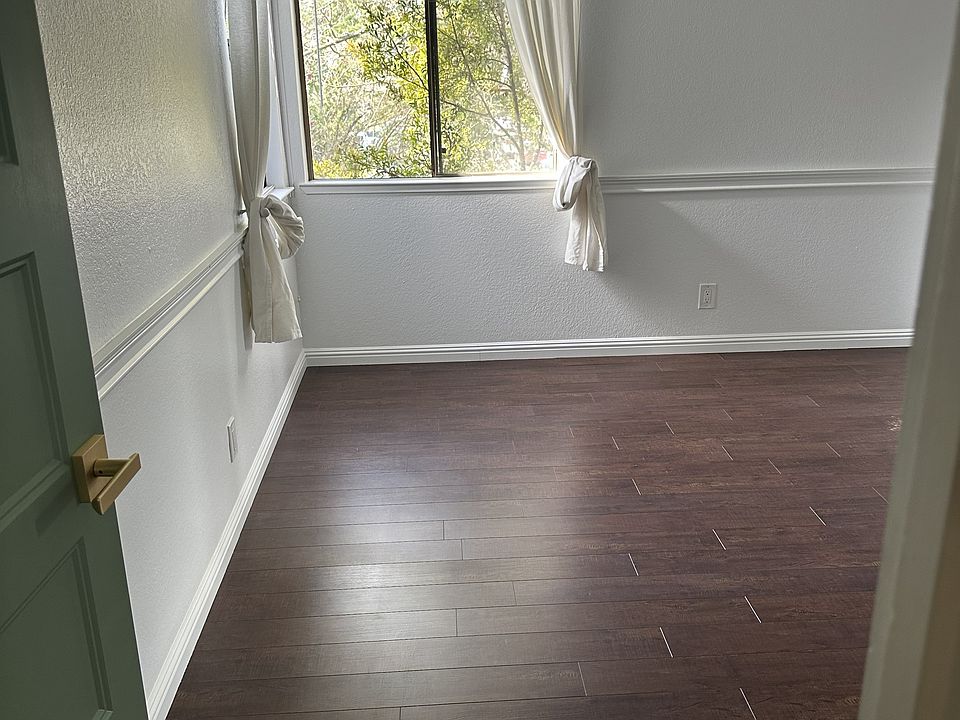 1st image of 2511 Exeter Square Ln