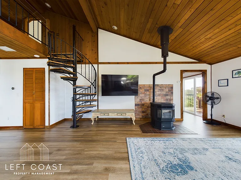 1033 NW Inlet Ave — Photo 12
