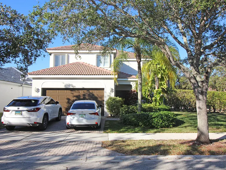 1396 Banyan Way — Photo 2