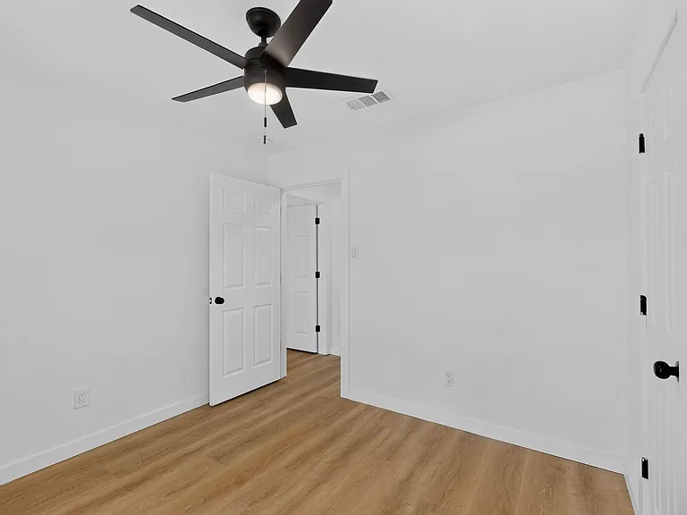 1313 Homestead St — Photo 21