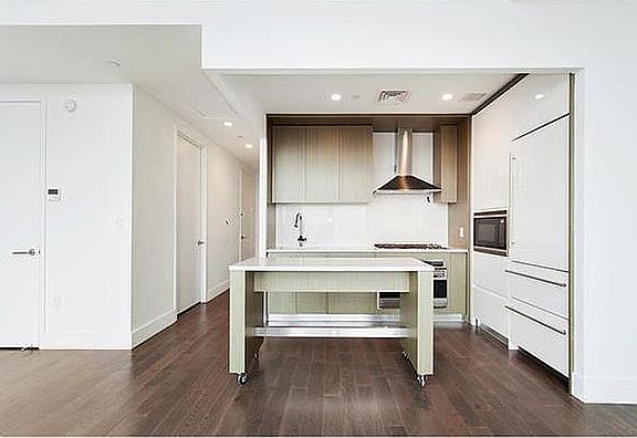 4th image of 388 Bridge St Ph 46D