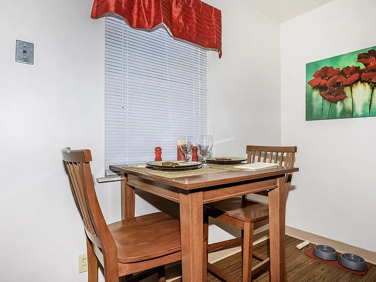 Sassafras Hill Apartments — Photo 27