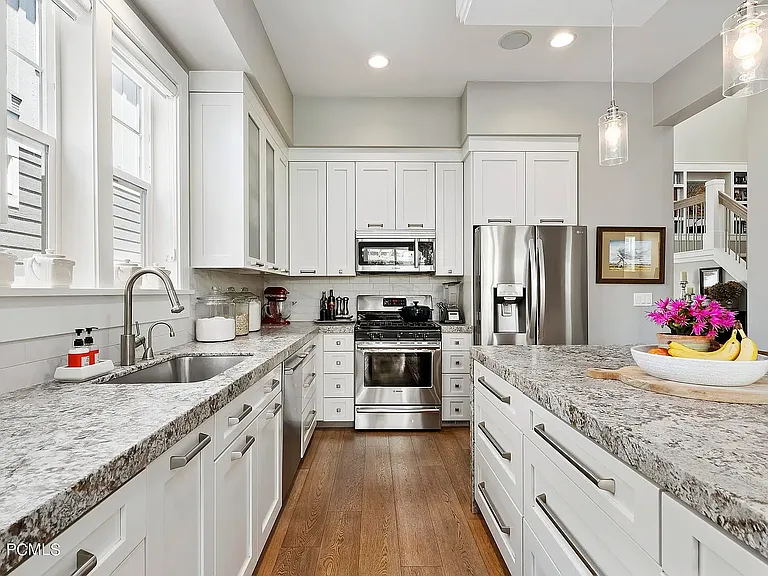 520 E Mission Dr — Photo 32
