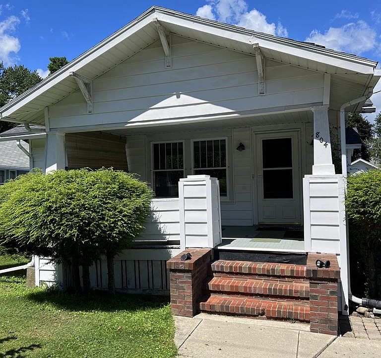 1st image of 804 Chamberlain St