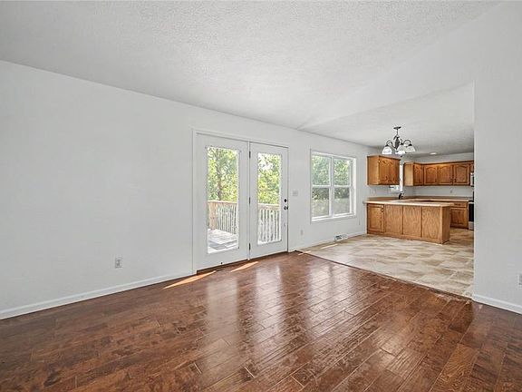5th image of 162 Sawmill Ln