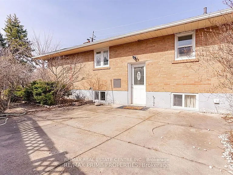 492 Pinegrove Rd — Photo 24