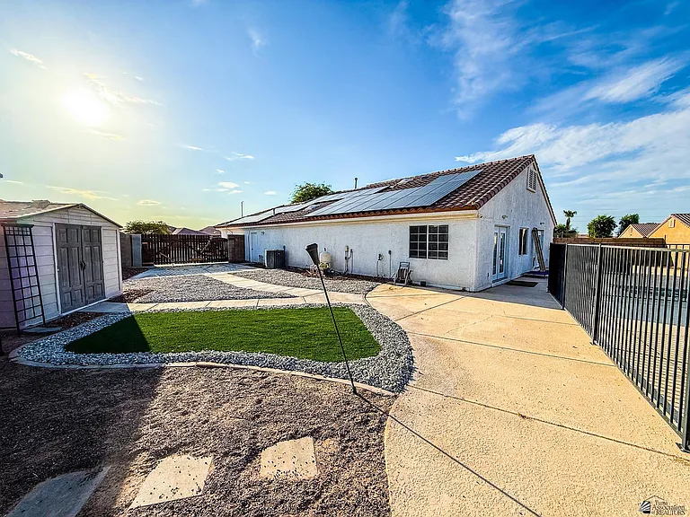 2695 S Mimosa Ave — Photo 33
