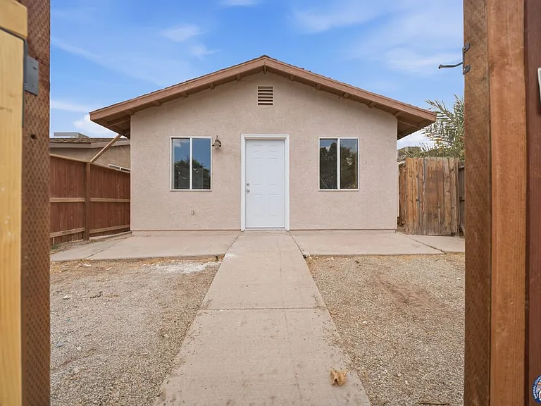 1077 Wozencraft St #2 — Photo 2