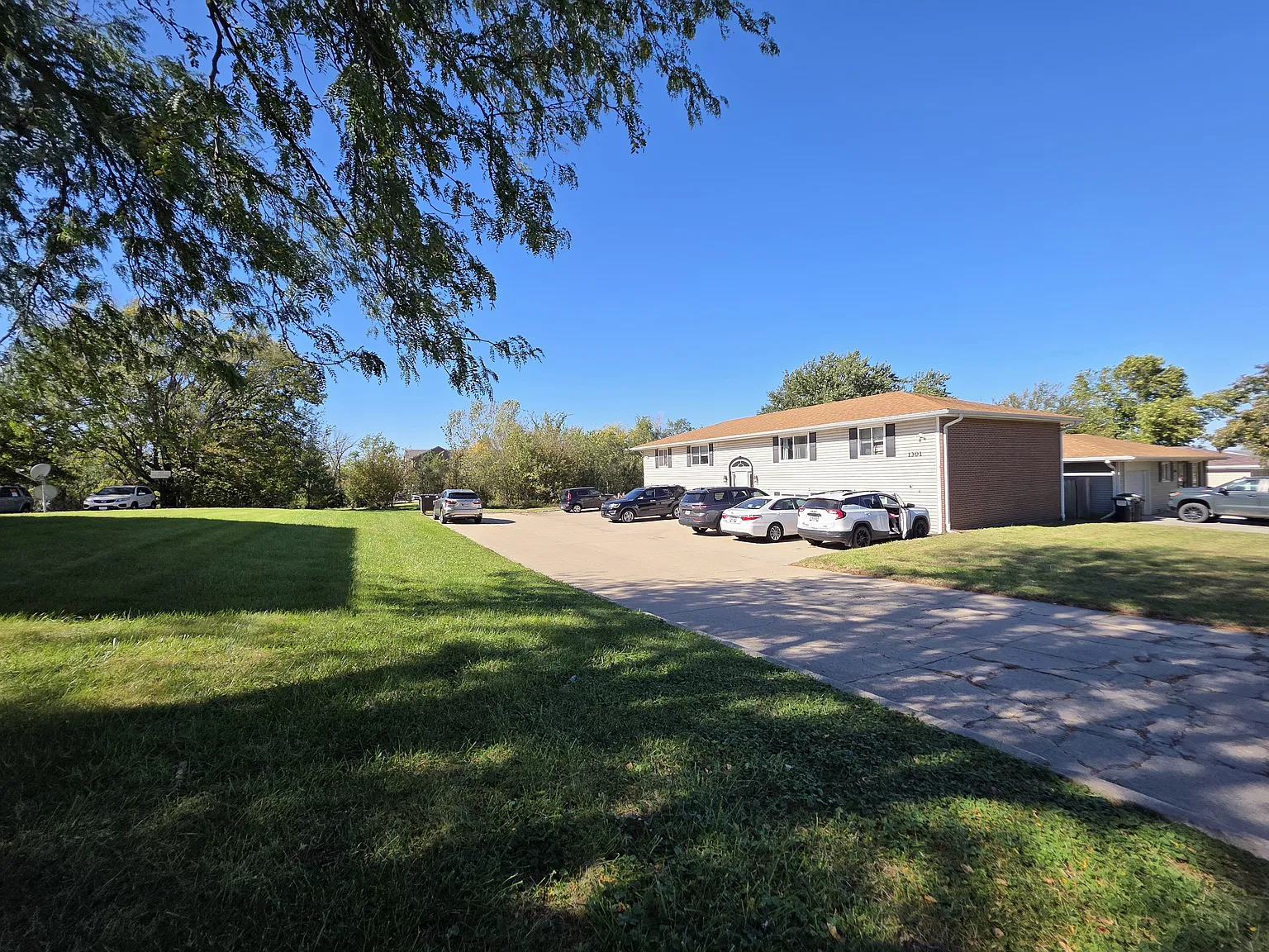 1301 SW 10th St — Photo 3