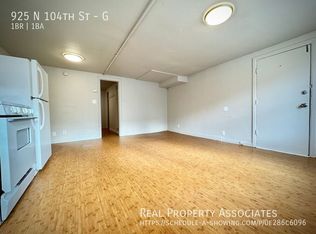 925 N 104th St APT G, Seattle, WA 98133