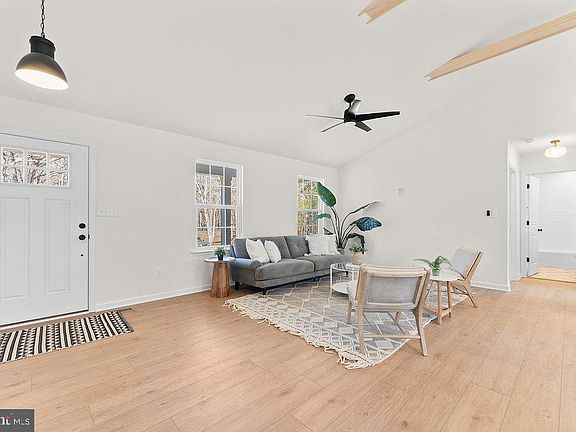 5th image of 512 Cedar Hill Rd