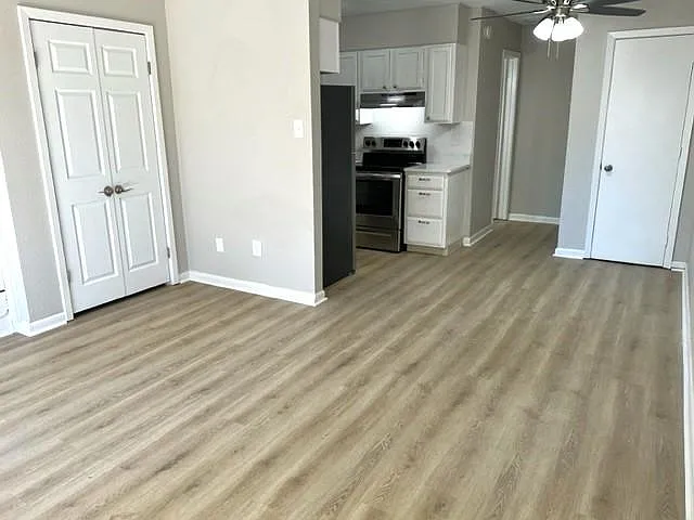 803 N Van Buren St #2 — Photo 3