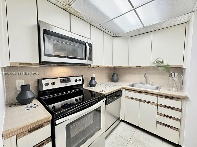 800 West Ave #924 — Photo 5