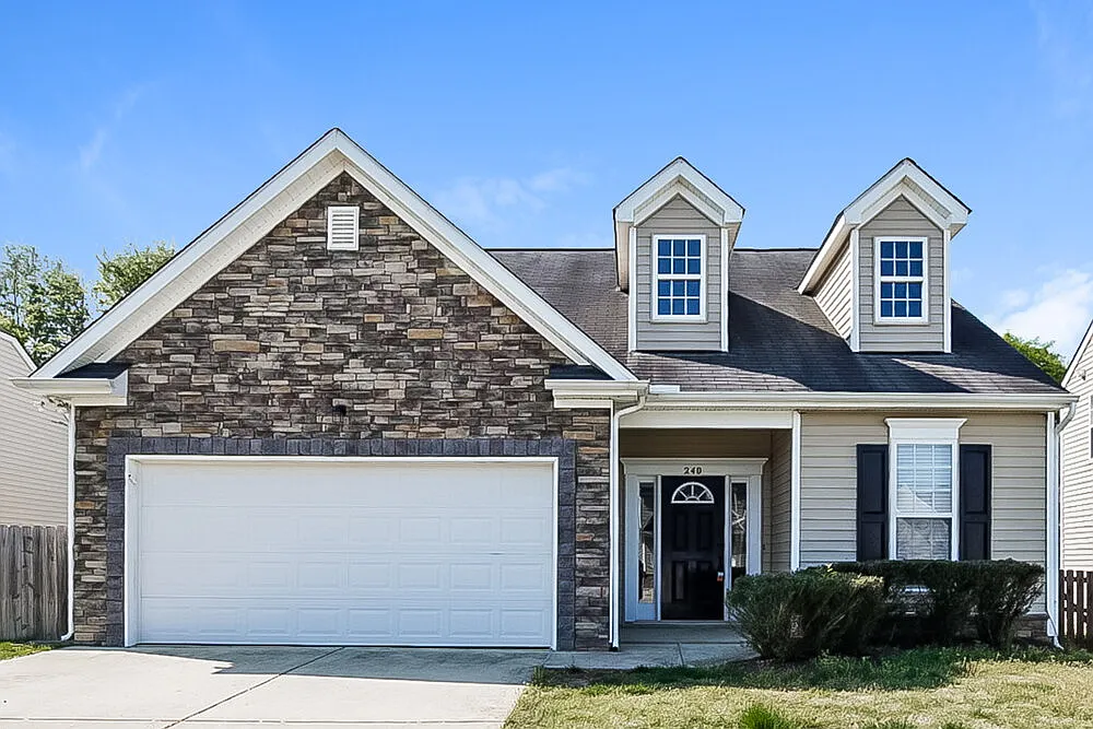 3 bed, 2.5 bath, 1635 sqft, $2,105 — Photo 1