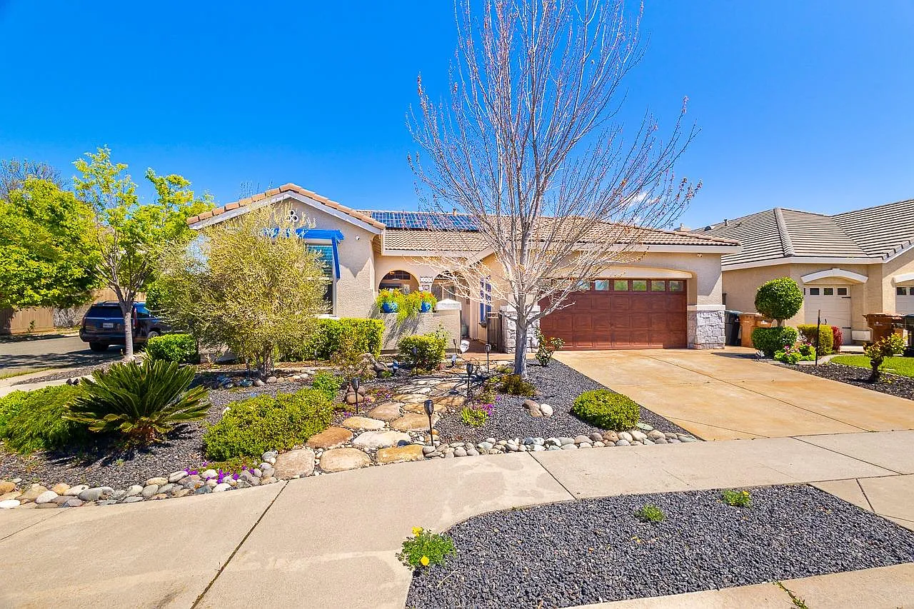 1394 La Guardia Cir photo 1
