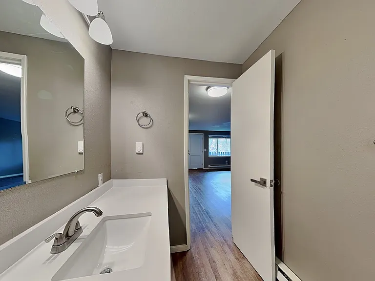 102 Summit Ave N #10 — Photo 16