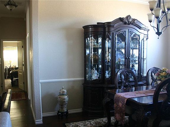5th image of 2905 Tropicana Ave