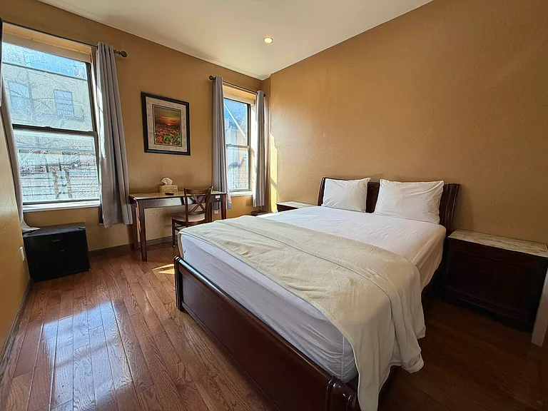 365 W 46th St #301 — Photo 8