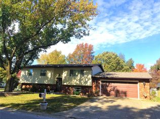 11 Birchwood Dr, Litchfield, IL 62056