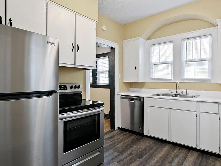 5607 Broadway St — Photo 16