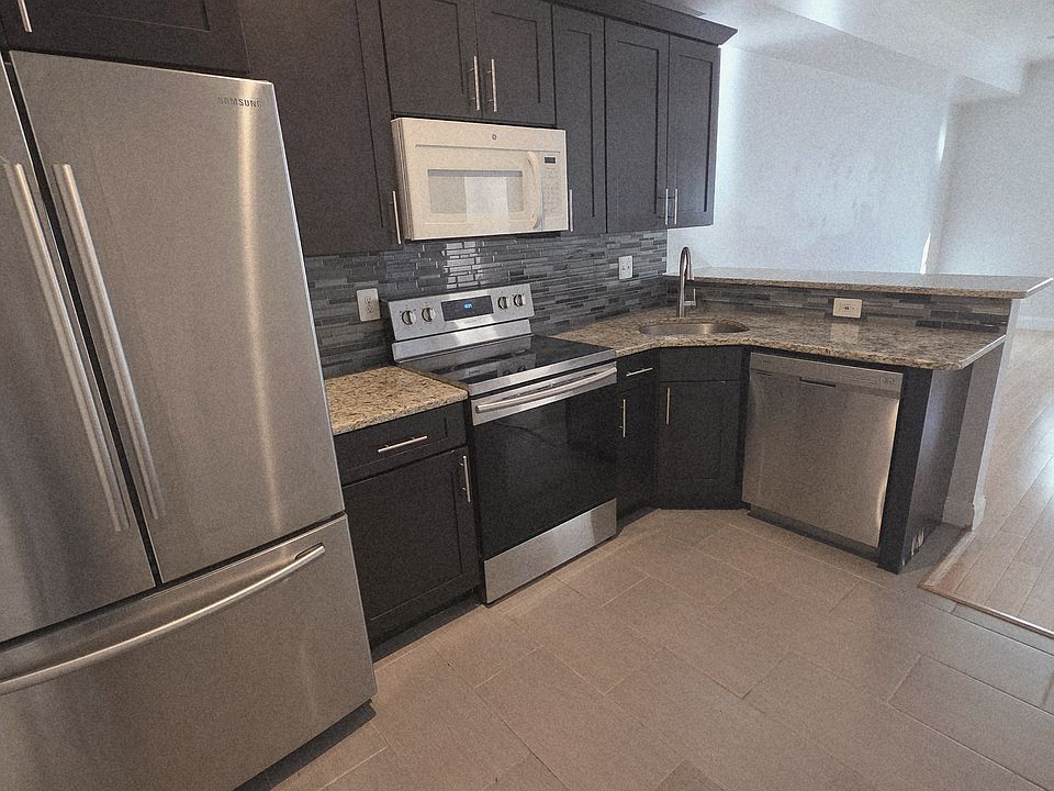 1st image of 628-30 N 11th St #6
