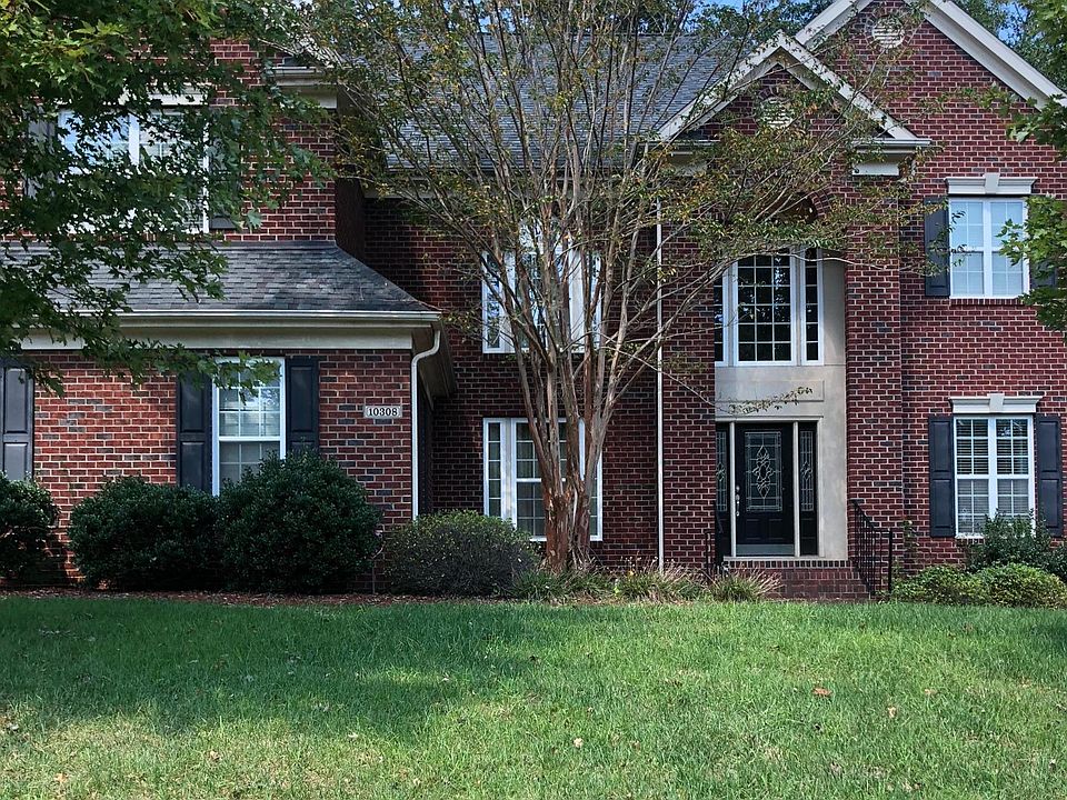 BEAUTIFUL HOME IN WONDERFUL NEIGHBORHOOD!