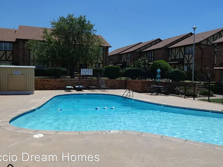 4533 NE Bell Ave — Photo 2