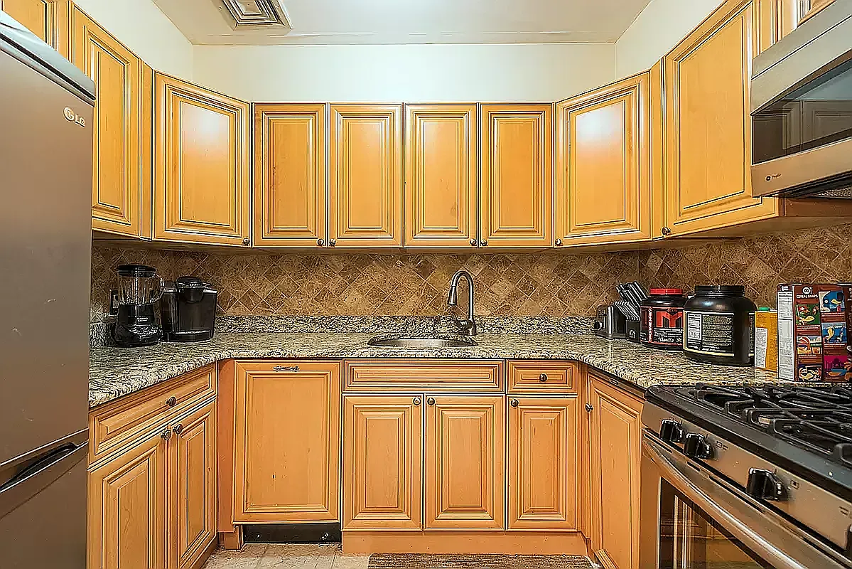 229 East 24th Street — Photo 3