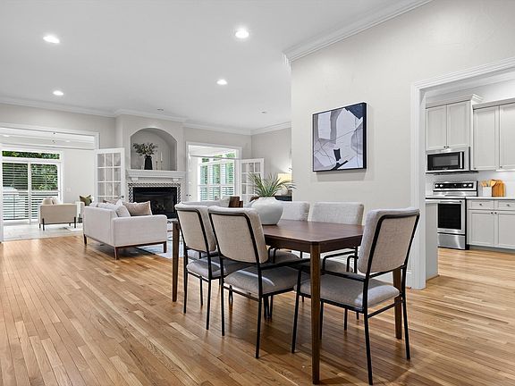 5th image of 621 Wildflower Cir