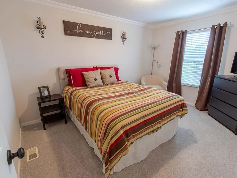 7713 Alexandra Dr — Photo 13