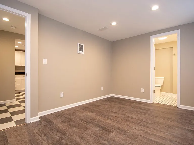121 N Roosevelt St — Photo 3