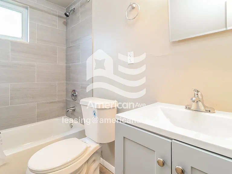 977651_009_main_bathroom_13944633.jpg