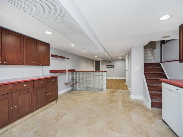 200 Bay 7th Street image 39 of 49