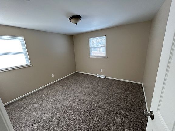 5th image of 2396 Trentwood Dr SE