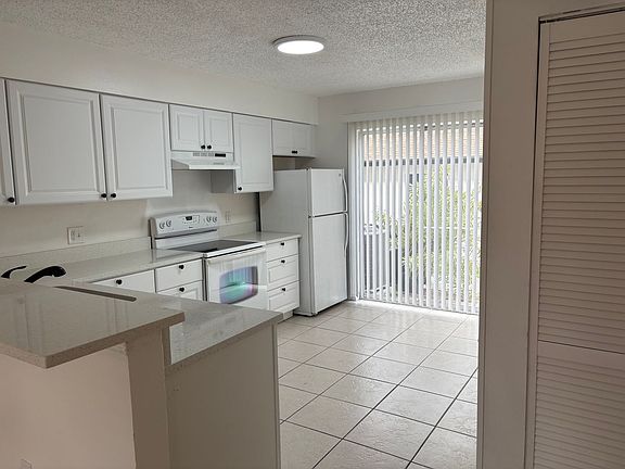 5th image of 3651 N Goldenrod Rd APT A104