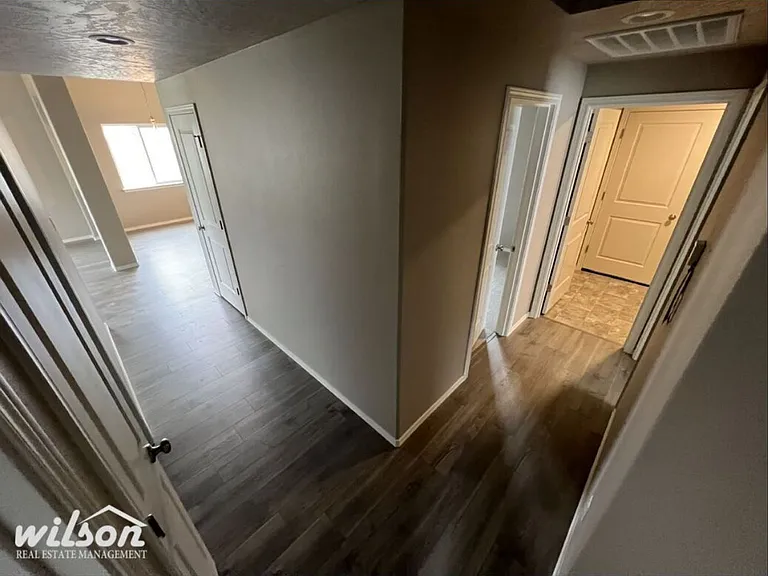 6114 Crown Crest Ave — Photo 5