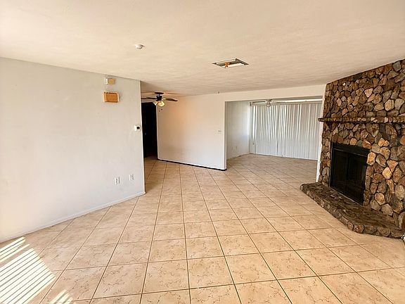 5th image of 11200 Tamarix Ave