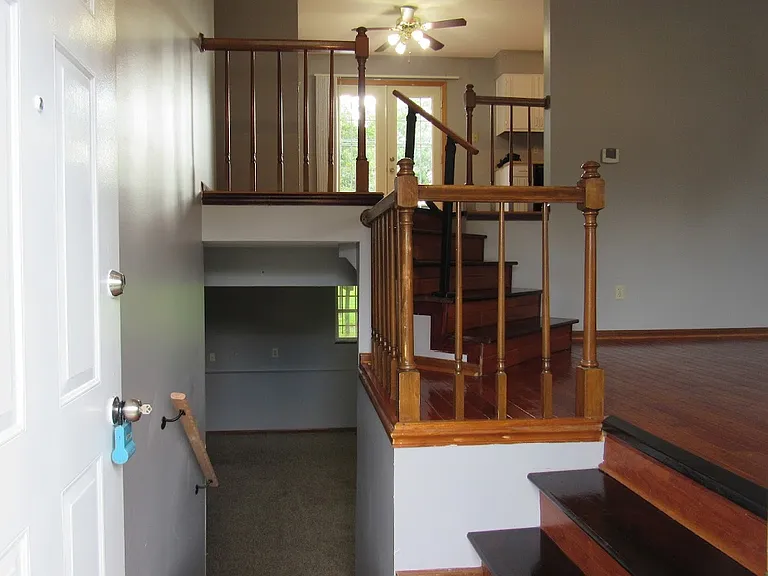 696 Cottonwood Dr — Photo 2